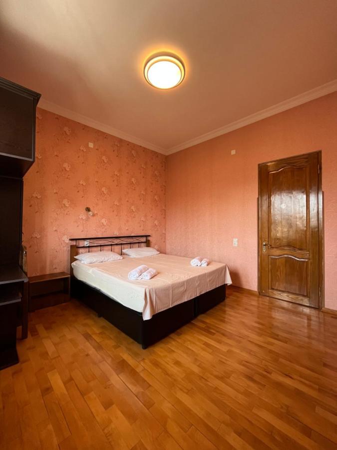 Готель House On Ganja Street Кутаїсі Екстер'єр фото